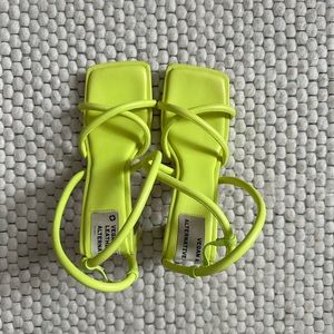 ❌ SOLD ❌H&M LIME GREEN HEELS lightly worn SIZE 7 Comfortable